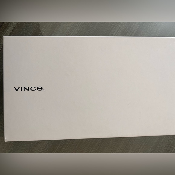 Vince. Black Flats size 10 - Picture 13 of 14